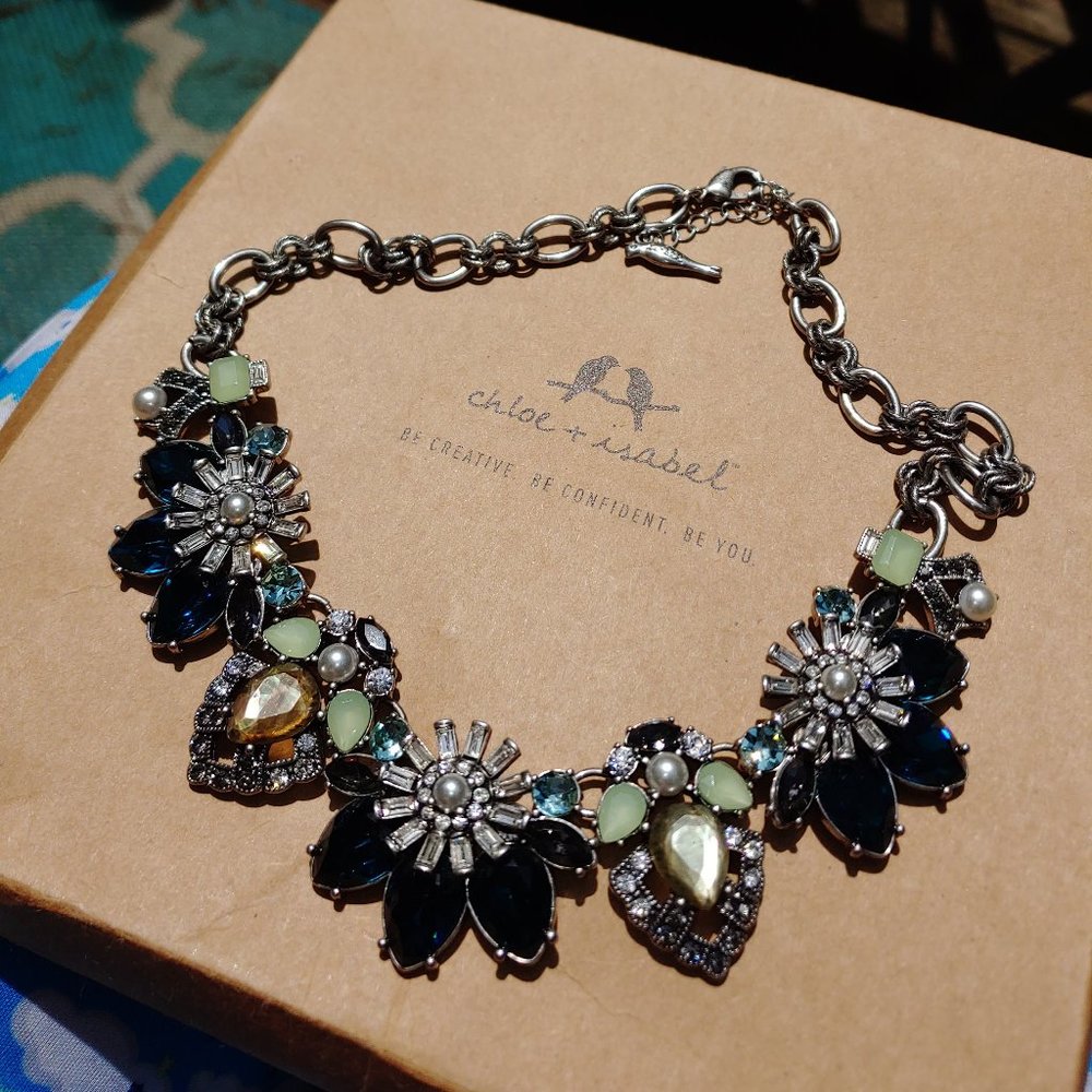 Necklace and earring set